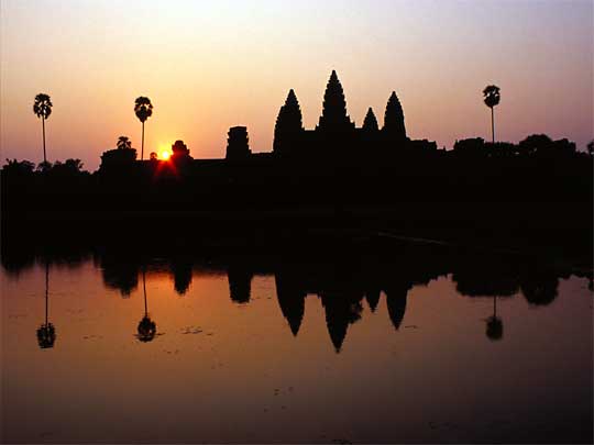  Sunrise view overlooking main entrance to Angkor Wat