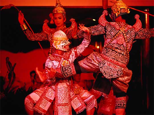 Dancing during dinner at Sala Rim Naam restaurant, Oriental Hotel
