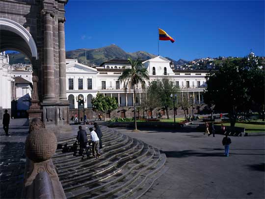  Quiet afternoon in Old Quito: Plaza de la Independencia and Presidential Palace