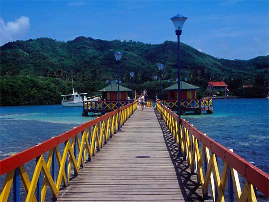  Walk this way: bridge connecting Providencia with the island of Santa Catalina