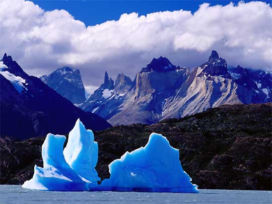  Iridescent blue icebergs in Lake Grey, Torres del Paine National Park