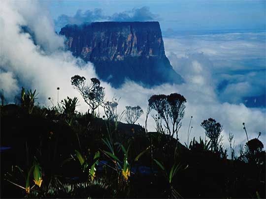  In the clouds: mountain vista around Puerto La Cruz and Parque Nacional Mochima