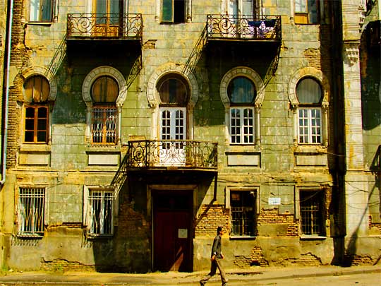  If these bricks could talk: charismatic old building in Tbilisi