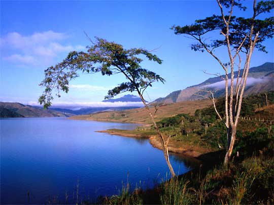  Calm waters: Lago Calima is a reservoir near Cali, popular with watersports fans
