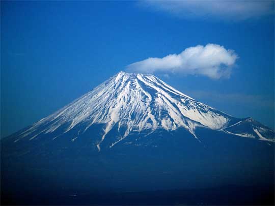  Picturesque snow-capped Mt Fuji
