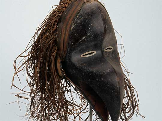  Dan tribal mask: gives visible form to Gle , spirit forces of dark forest 