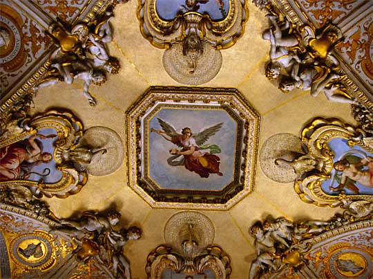 Ceiling fresco in the Palazzo Pitti designed by Brunelleschi in 1458