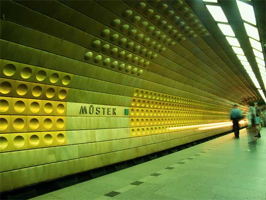 [Image: BN351_38.jpg]