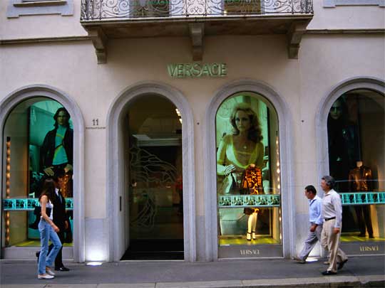 Discerning couture consumers flock to the via Monte Napoleone