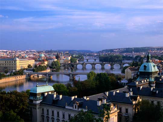 [Image: BN4443_36.jpg]