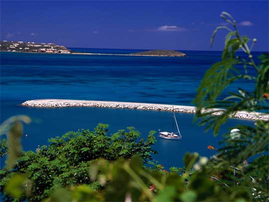  Another day of sunshine over green trees and deep blue seas