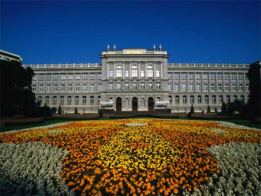  Museum Mimara's floral foreground