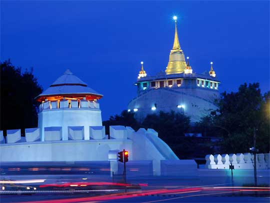 Wat Saket (Temple of the Golden Mount) at dusk